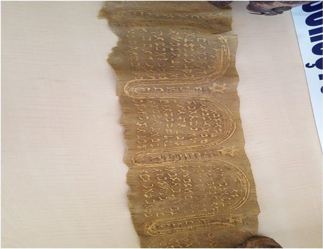 Mersin'de polis ekipleri bir evde yaptığı aramada 2 el yazması tarihi kitap ele geçirdi - Resim: 2