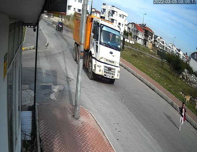 Köpekten kaçarken kamyon çarpan 9 yaşındaki Mahra'dan acı haber geldi! - Resim: 0