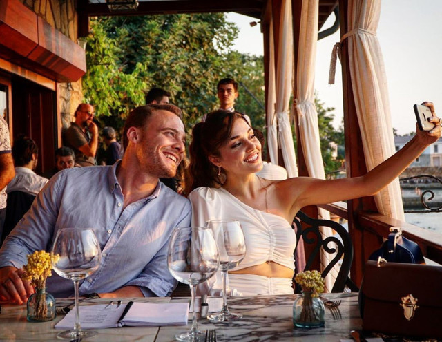 Kerem Bürsin o soru karşısında sessiz kalamadı: "Tabii ki arayıp, Hande ile konuştum" - Resim: 3