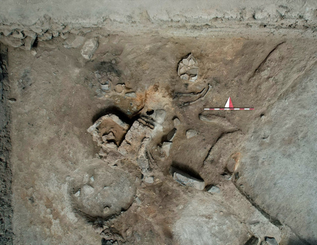 Kütahya Tavşanlı Höyük'te 3 bin 750 yıllık keşif! Fayans silindir mühür bulundu - Resim: 1