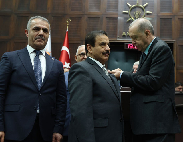 10 belediye başkanı AK Parti'ye katıldı rozetlerini bizzat Erdoğan taktı - Resim: 1