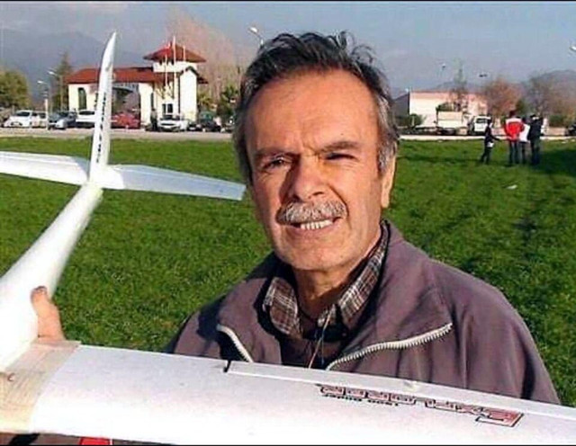 İzmirli iş adamı paraşütünün kapanması nedeniyle düşerek hayatını kaybetti - Resim: 0