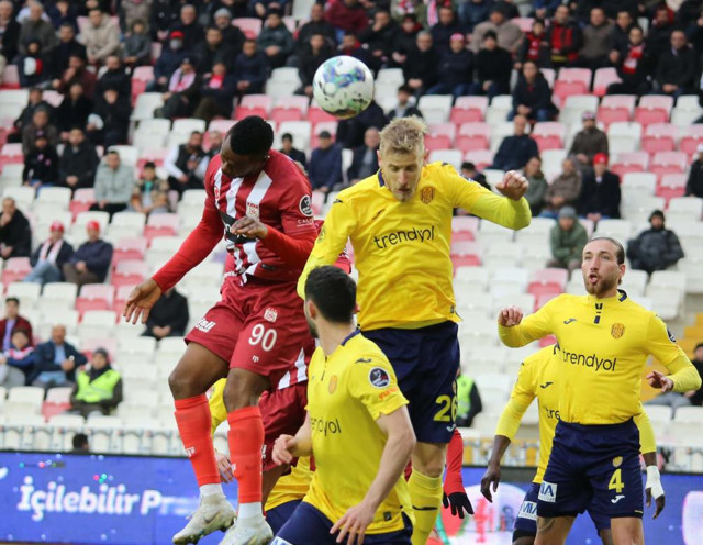 Sivasspor Ankaragücü'nü devirdi! Yiğidolar 3 puanı 2 golle aldı! - Resim: 0