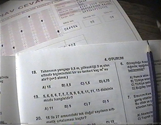 Alçak FETÖ'cülerin kopya düzeneği ortaya çıktı! Eşi sınavı geçsin diye... - Resim: 0