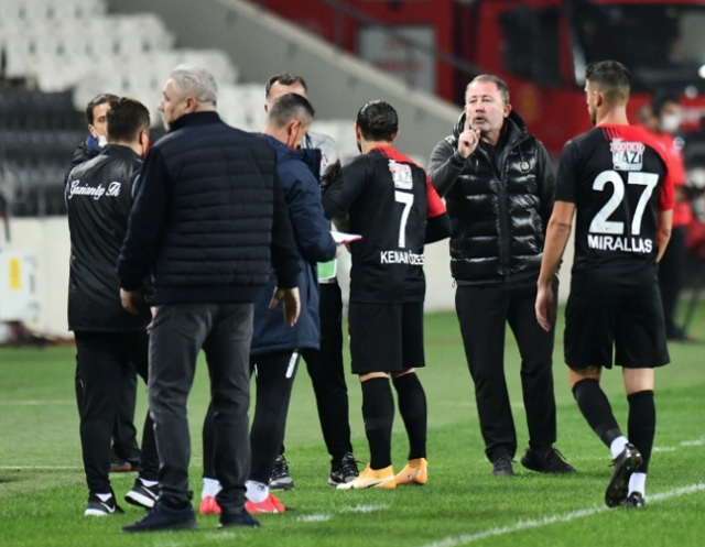 Sumudica'dan Beşiktaşlıları çıldırtan hareket - Resim: 0