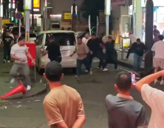 Japonya'da Karslı ve Ordulu aileler birbirine girdi! Meydan savaşını aratmayan kavga - Resim: 1