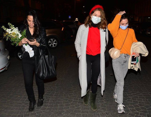 Burcu Biricik kapalı olması gereken mekanda kız arkadaşlarıyla eğlendi! - Resim: 2