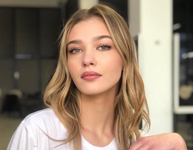 Melisa Döngel havuza girip poz verdi sosyal medya yıkıldı! - Resim: 1