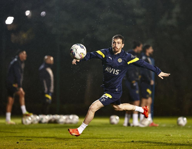 Süper Lig'de derbi heyecanı! Fenerbahçe, Galatasaray maçı hazırlıklarına başladı - Resim: 0