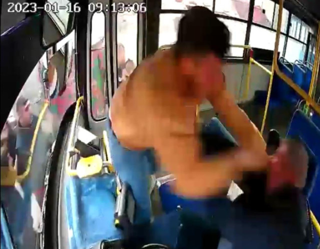 Kocaeli'de otobüs şoförüne dehşeti yaşattı! "Kurban olayım canım benim" dedi yüzü kanlar içinde kaldı - Resim: 2