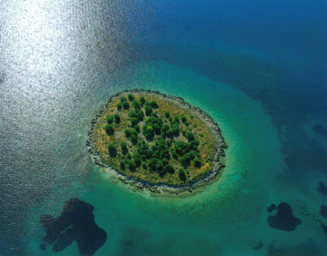 Ekonomik krizin pençesindeki Yunanistan adaları satılığa çıkardı - Resim: 1