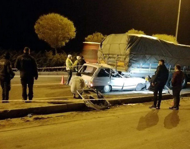 Ankara'da TIR'ın altına giren otomobilin sürücüsü öldü - Resim: 0