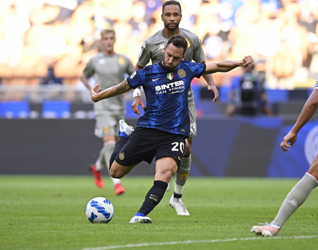 Hakan Çalhanoğlu 1 gol 1 asistle oynadı! Inter, Genoa'yı farklı mağlup etti - Resim: 0