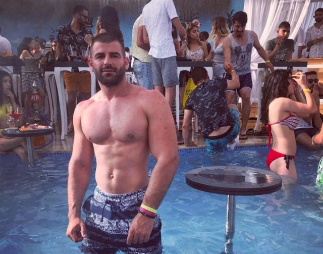 Kim Milyoner Olmak İster'e katılan Cumali Miçooğulları renkli hayatıyla dikkat çekiyor! - Resim: 1