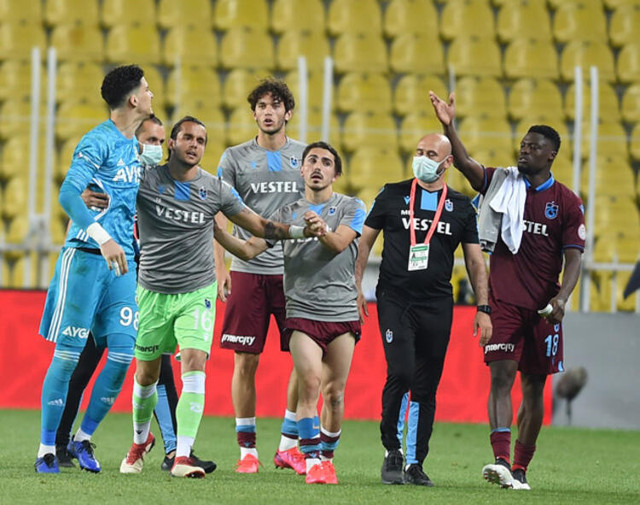 Altay Bayındır ile Abdulkadir Parmak arasında gerginlik - Resim: 0