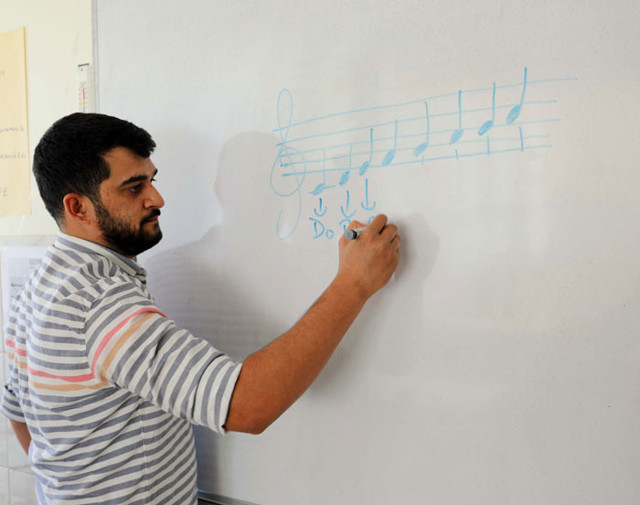 Gaziantep'te genç öğretmen takısını satıp öğrencisine televizyon aldı - Resim: 0