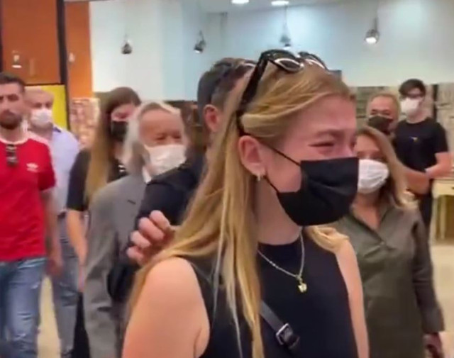 Ferhan Şensoy son yolculuğuna uğurlandı. Kızları gözyaşlarına boğuldu - Resim: 3