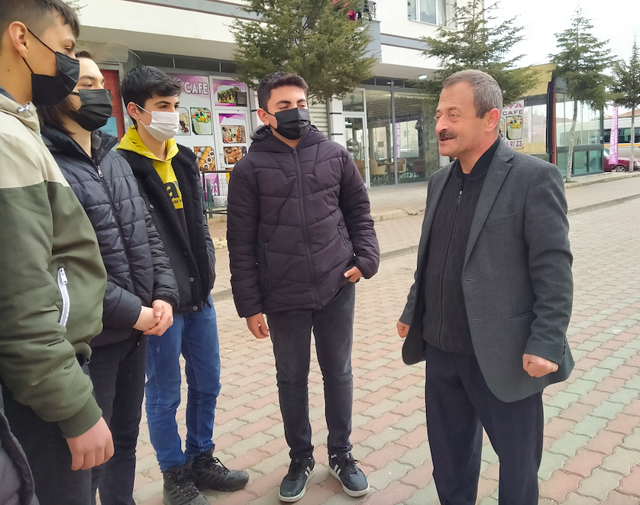 Ankara'da öğrencisinin saygısızlık yaptığı öğretmen yüce gönüllü çıktı: Affettim ben öğretememişim - Resim: 0