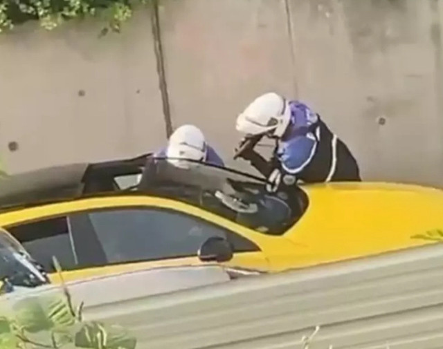 Fransa'da kriz büyüyor! Her şey böyle başladı: 17 yaşındaki gencin vurulma görüntüleri ortaya çıktı! - Resim: 1