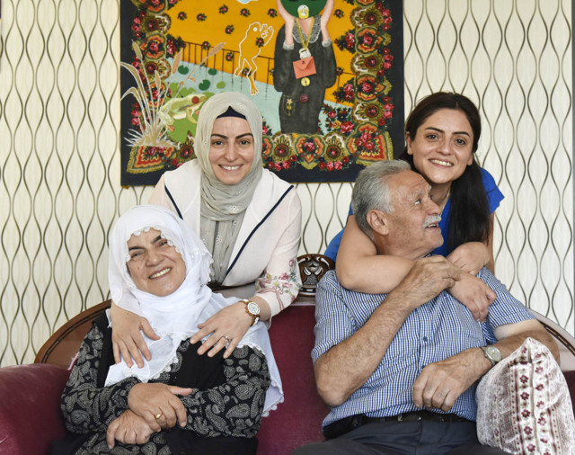 Selahattin Demirtaş'ın annesi: Erdoğan bey oğlumu bıraksın ona siyaset yaptırmayacağım - Resim: 0