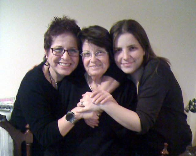 İzmir'in ilk kadın müdürü 93 yaşında hayata gözlerini yumdu - Resim: 1