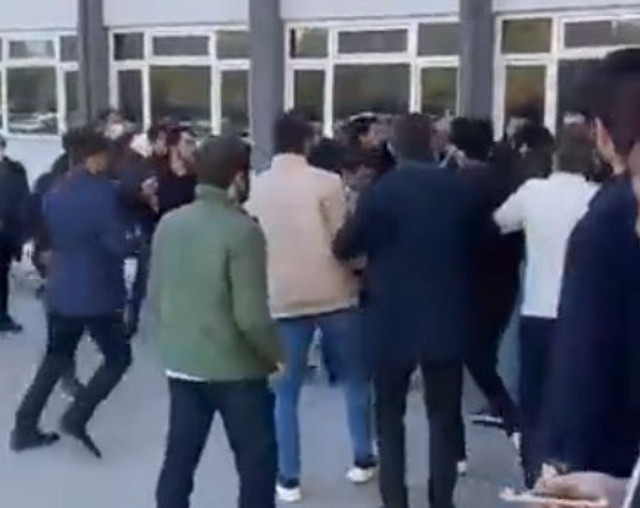 Selçuk Üniversitesi karıştı! Ülkücü öğrenciler fakülte bastı - Resim: 1