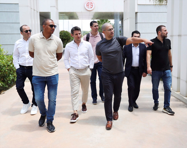 Antalyaspor'da yeni dönem! Alex de Souza için imza töreni düzenlendi - Resim: 0