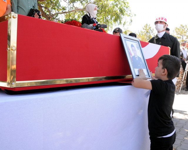 Kuzey Irak Şehidi Astsubay Yılmaz Tuncer Kırşehir'de son yolculuğuna uğurlandı - Resim: 0