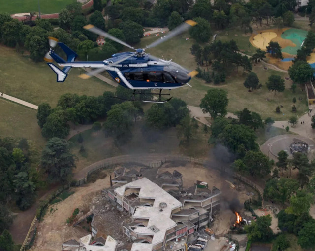 Fransa'da sular durulmuyor: Bankayı ateşe verdiler, mağazaları yağmaladılar! Ülke genelinde 45 bin polise görev verildi - Resim: 0