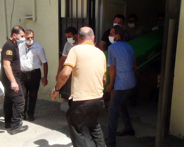 Tartıştığı eşini sokak ortasında, 10 bıçak darbesiyle öldürdü - Resim: 1