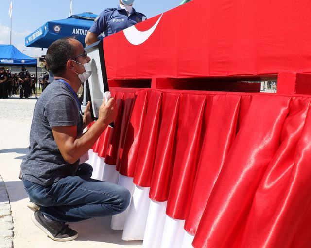 Antalya şehidini son yolculuğa uğurladı! Cenazede gözyaşları sel oldu - Resim: 4