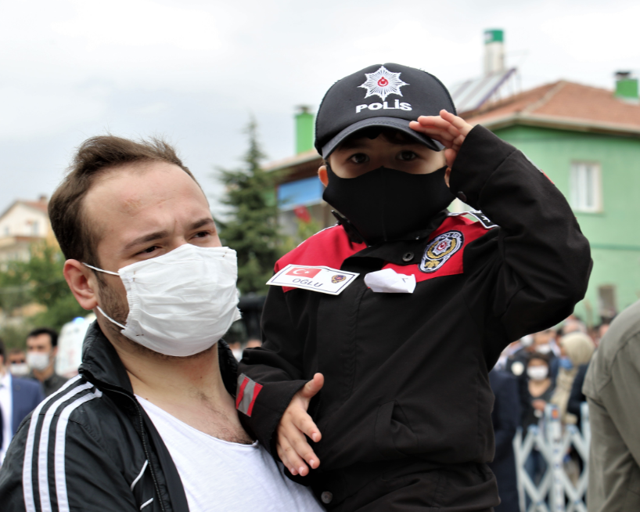 Sakarya’da şehit düşen polis memuru Ankara’da toprağa verildi - Resim: 0