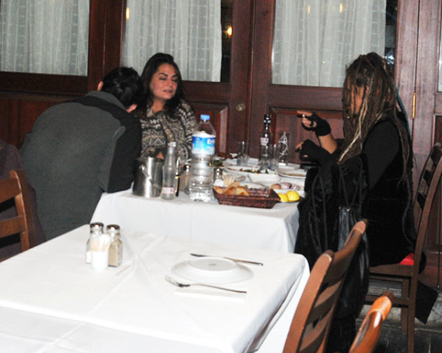 Kendini alkole verdi! Ünlü şarkıcı tanınmaz halde - Resim: 2