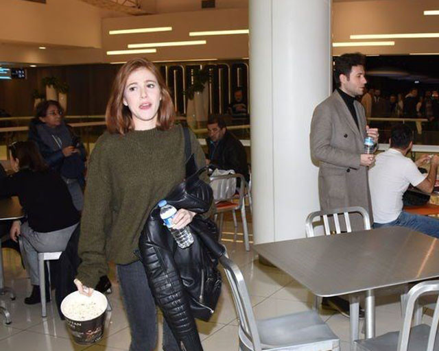 Elçin Sangu fena yakalandı: En çirkin halimle çektiler - Resim: 1