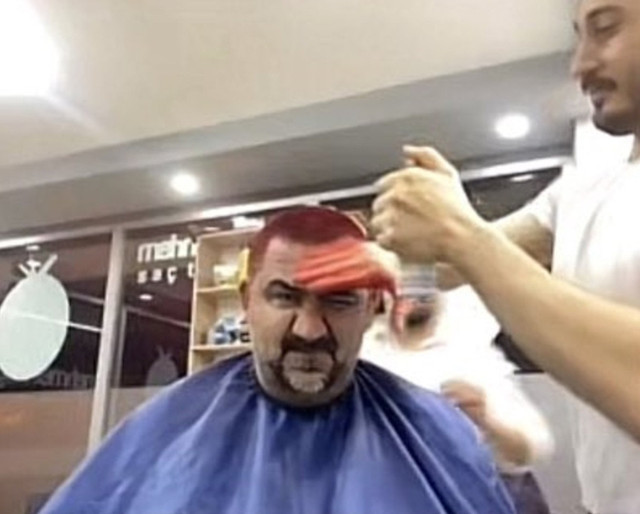 Ümit Özat canlı yayında ‘Icardi’ sözünü tuttu! Saçını kırmızıya boyattı, arka planda çalan şarkı... - Resim: 4