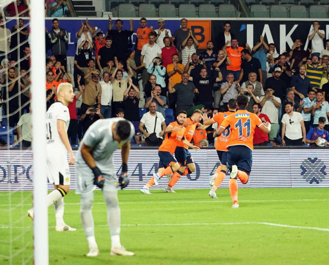 Avrupa'da Türk gecesi! Konyaspor tur kapısını araladı, Başakşehir İsrail'e bıraktı - Resim: 6