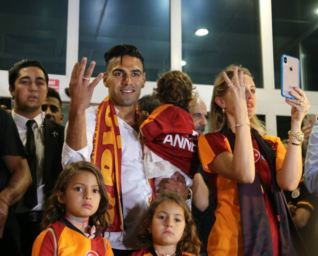 Falcao indirimi kabul etmedi Katar'a gidiyor - Resim: 0