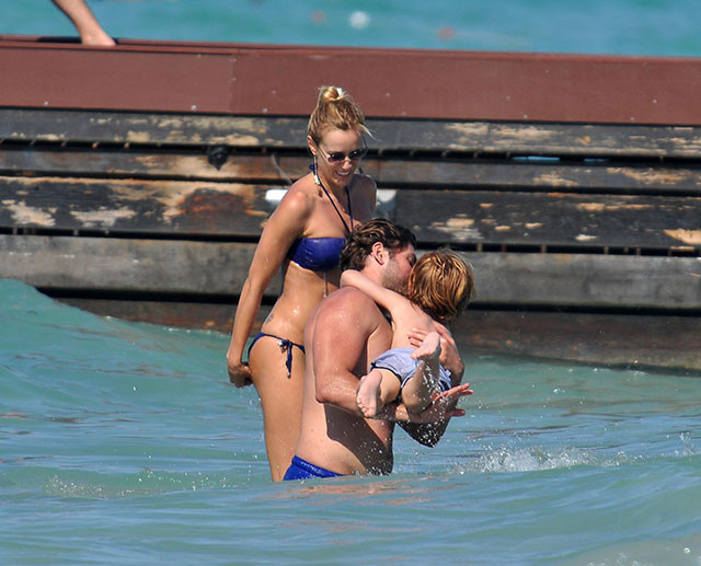 Gamze Özçelik,oğlu ve sevgilisiyle Çeşme'de! - Resim: 1