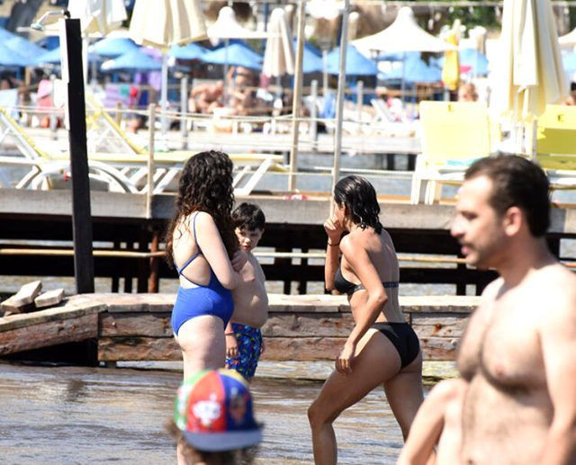 Aybüke Pusat halk plajında görüntülenince küplere bindi bakın neler yaptı - Resim: 3