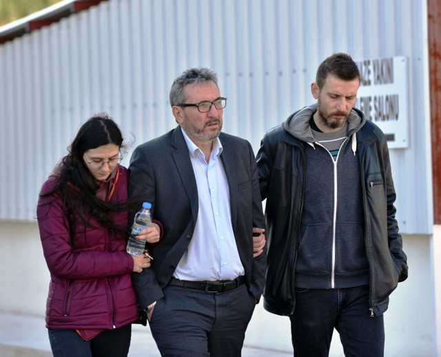 Antalya'da  motosiklet üzerinde ilerleyen iki gence otomobil çarptı biri öldü - Resim: 1