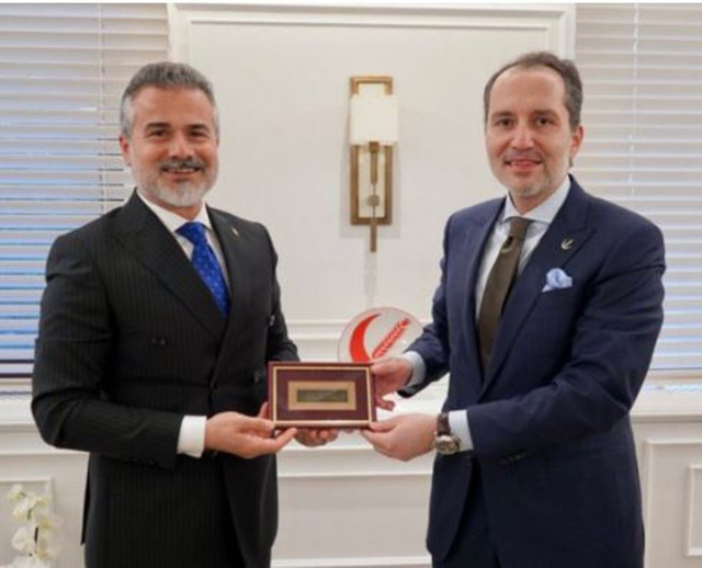 Eski bakan Suat Kılıç, AK Parti'den istifa ettiğini duyurduktan sonra Yeniden Refah Partisi'ne katıldı - Resim: 0