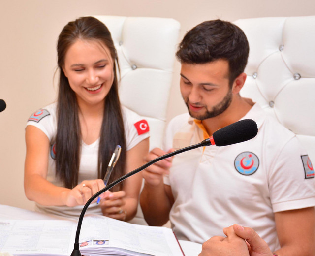 Gelinlik ve damatlıkları üniformaları oldu! - Resim: 0