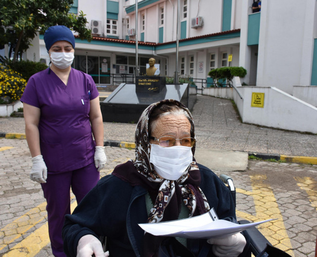Muğla'da 76 yaşında koronavirüsü yendi 'En çok torunumu özledim' dedi - Resim: 1