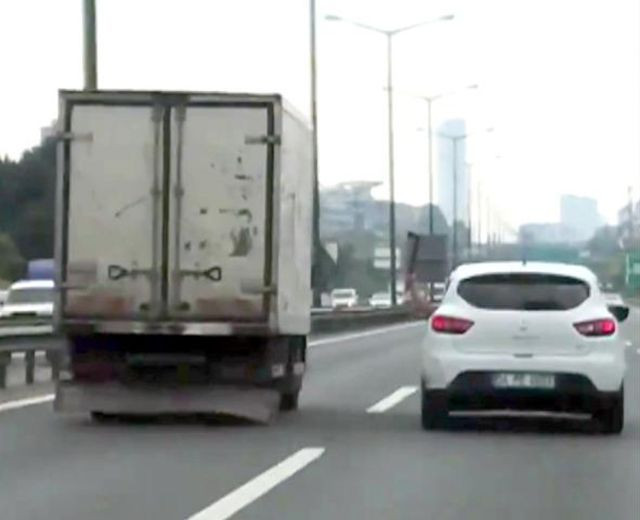 İstanbul'da baltalı sürücü gözaltına alındı - Resim: 1