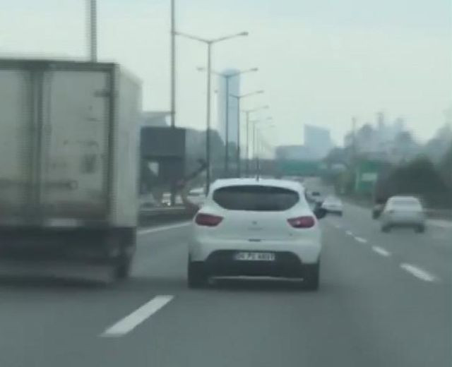 İstanbul'da baltalı sürücü gözaltına alındı - Resim: 3