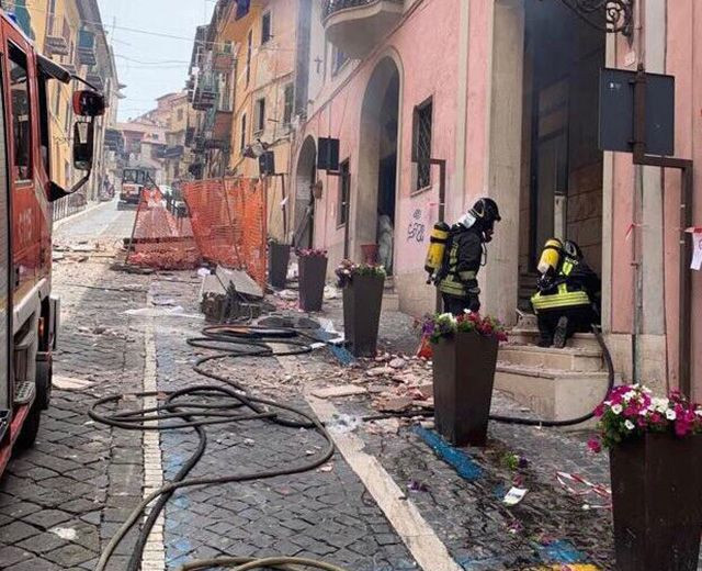 İtalya’da gaz patlaması Belediye başkanı ve 8 kişi yaralandı - Resim: 2