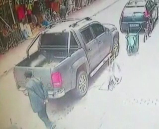 Bursa'da yaşlı adamın yaralandığı kaza kamerada - Resim: 2