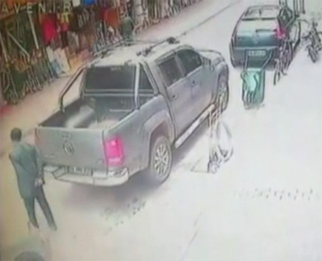 Bursa'da yaşlı adamın yaralandığı kaza kamerada - Resim: 3