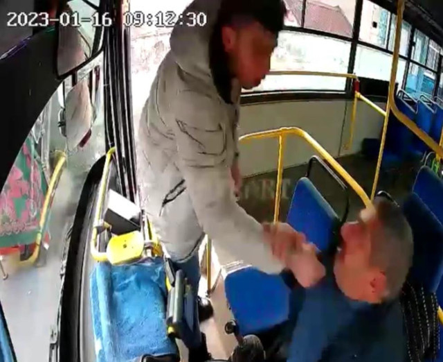 Kocaeli'de otobüs şoförüne dehşeti yaşattı! "Kurban olayım canım benim" dedi yüzü kanlar içinde kaldı - Resim: 0