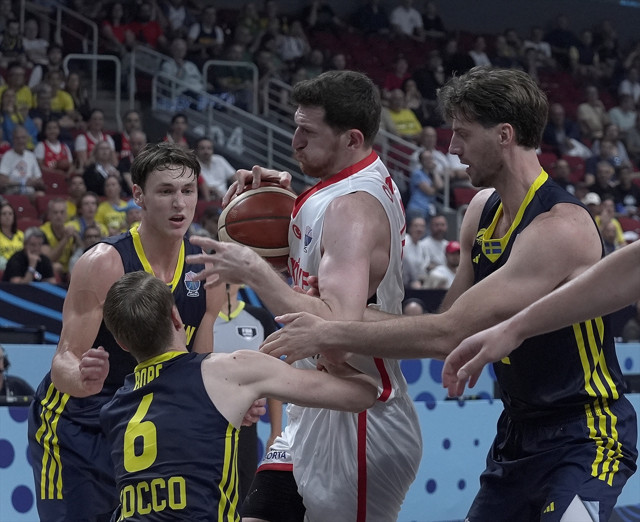 Türkiye EuroBasket 2025'te İsveç'i devirip çeyrek finale yükseldi - Resim: 1